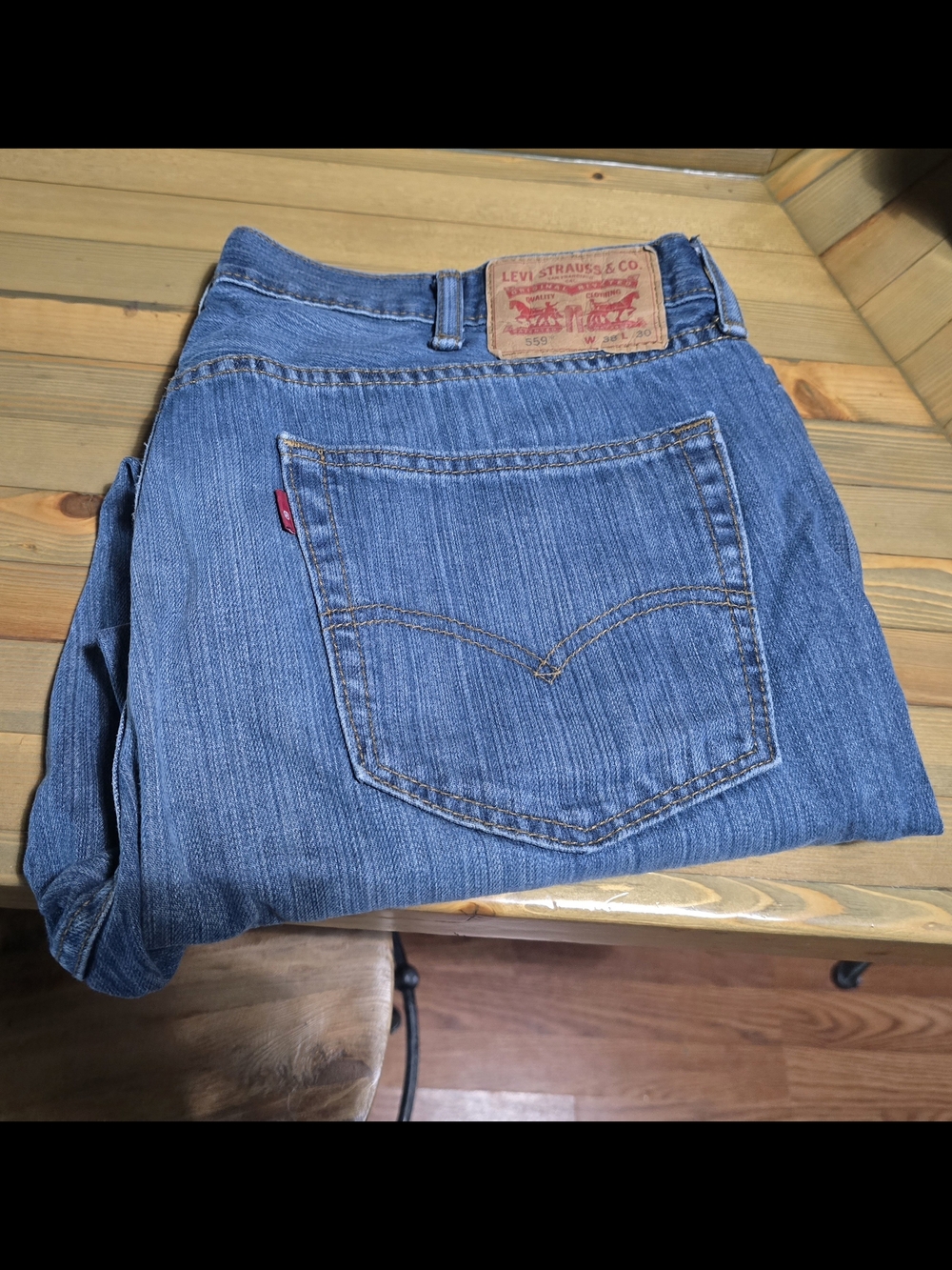 Levi's Men's Classic Straight Jeans in Medium Blue Denim